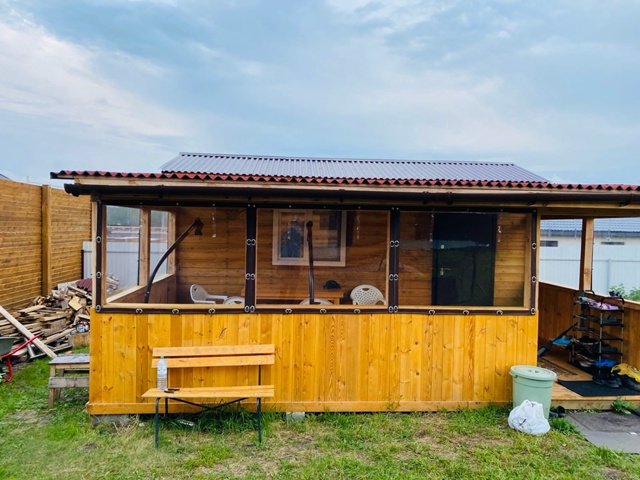 Монтаж мягких окон на веранде дачного дома