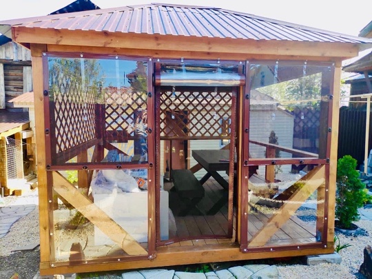 Установка мягких окон в беседке